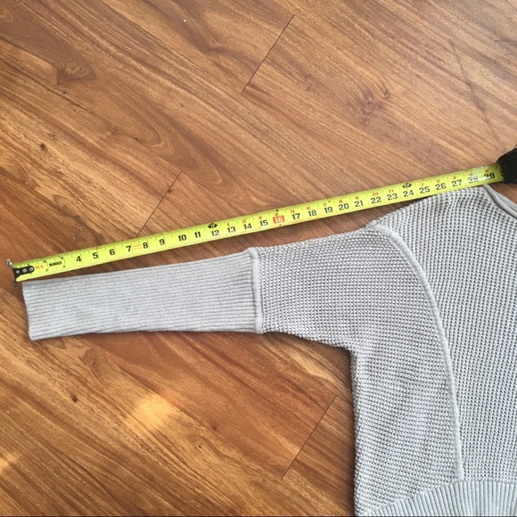 UGG sweater - Picture 8 of 8